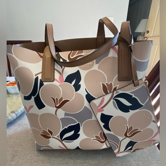 NWT - Kate Spade Leather Reversible Tote - Picture 3 of 6